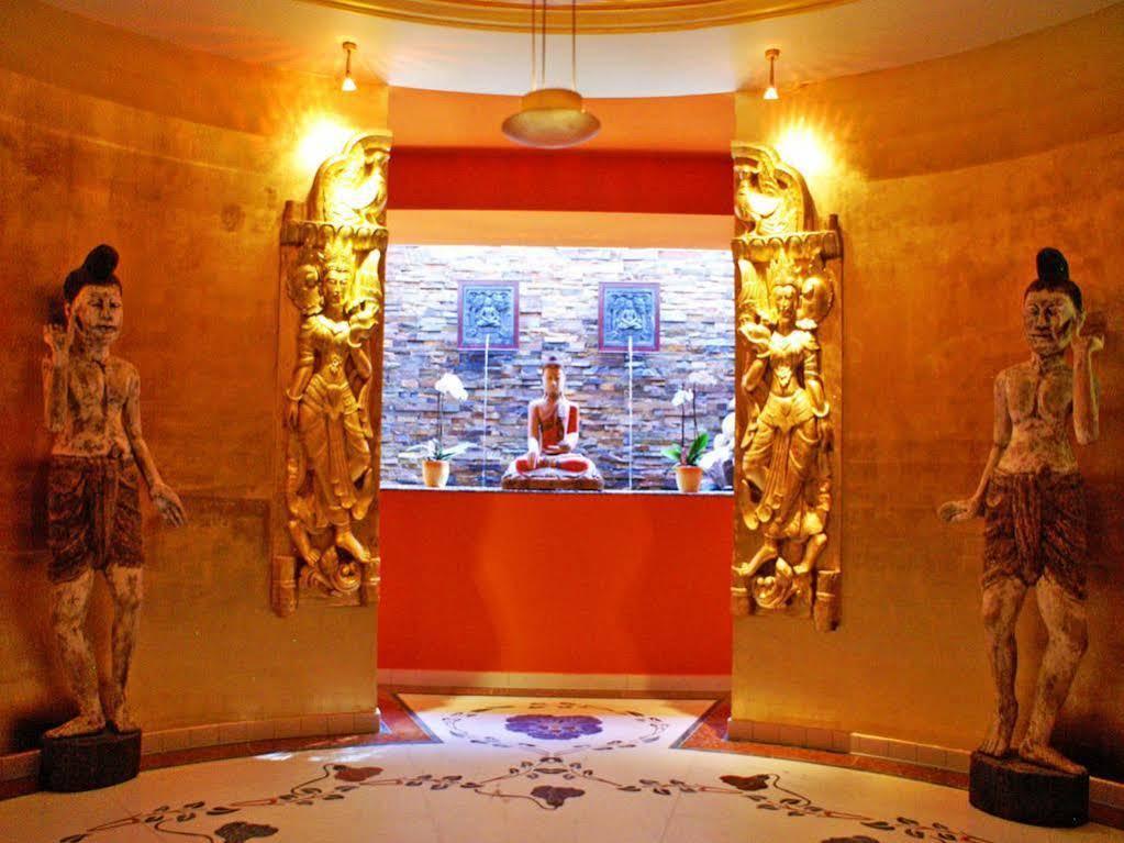 Grand Hotel Binz Luaran gambar The bar at the entrance of the nightclub