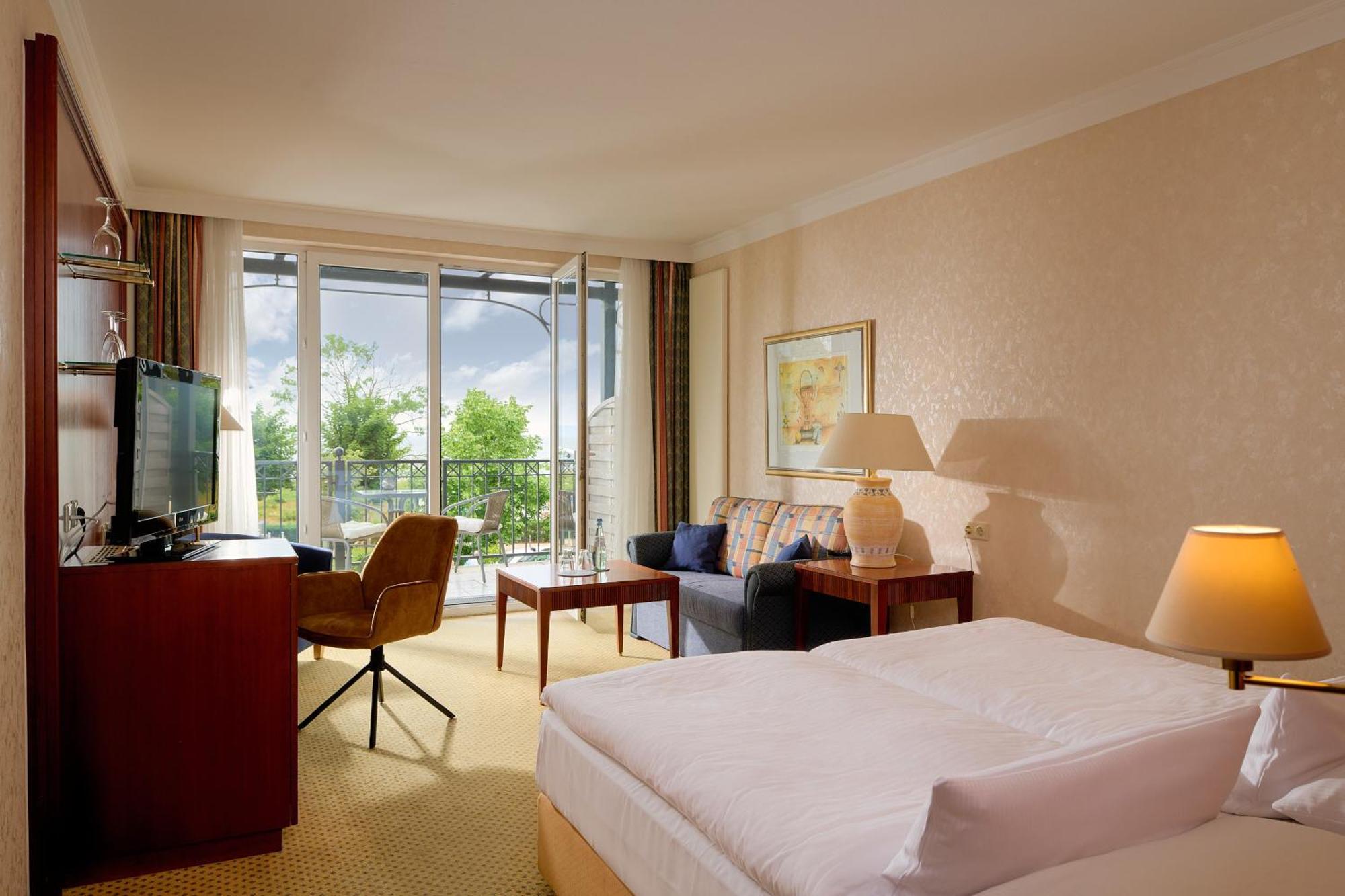 Grand Hotel Binz Luaran gambar A room at the InterContinental Wien