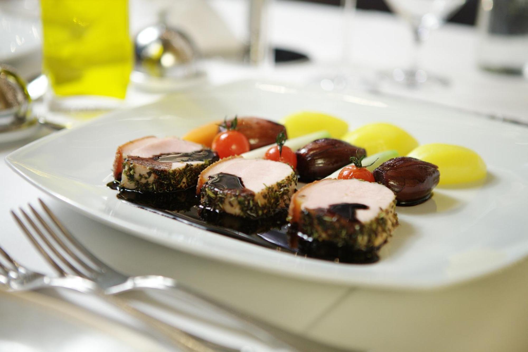 Grand Hotel Binz Luaran gambar A plate of pork tenderloin