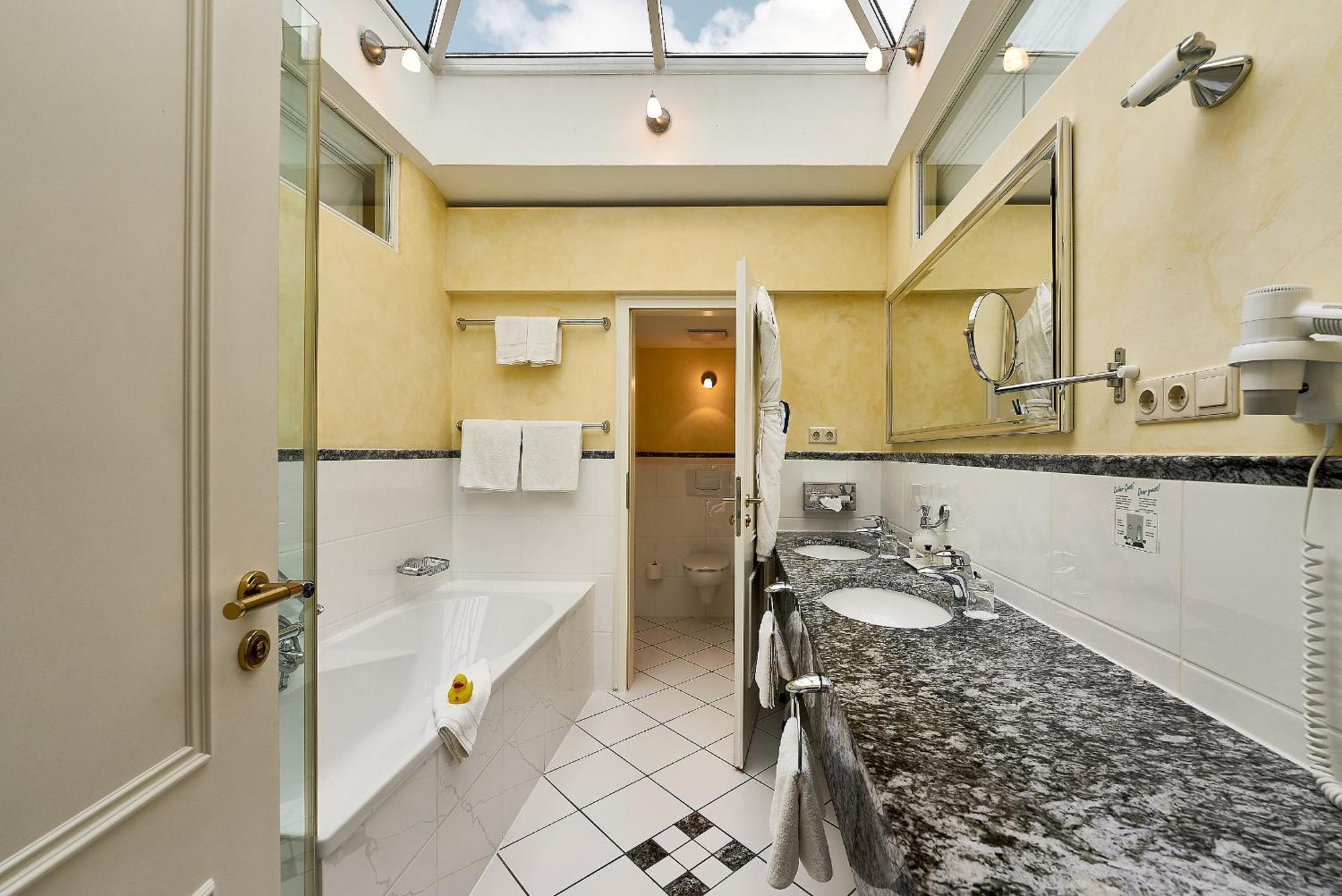 Grand Hotel Binz Luaran gambar Bathroom