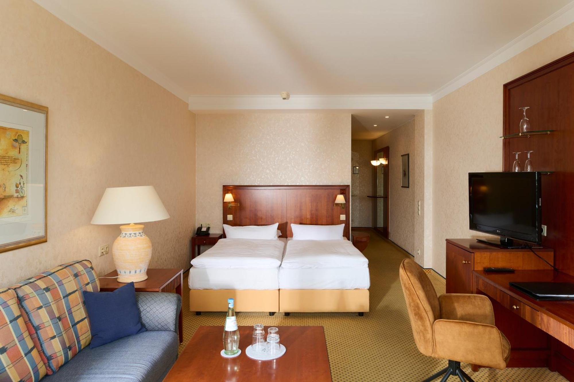 Grand Hotel Binz Luaran gambar A typical hotel room