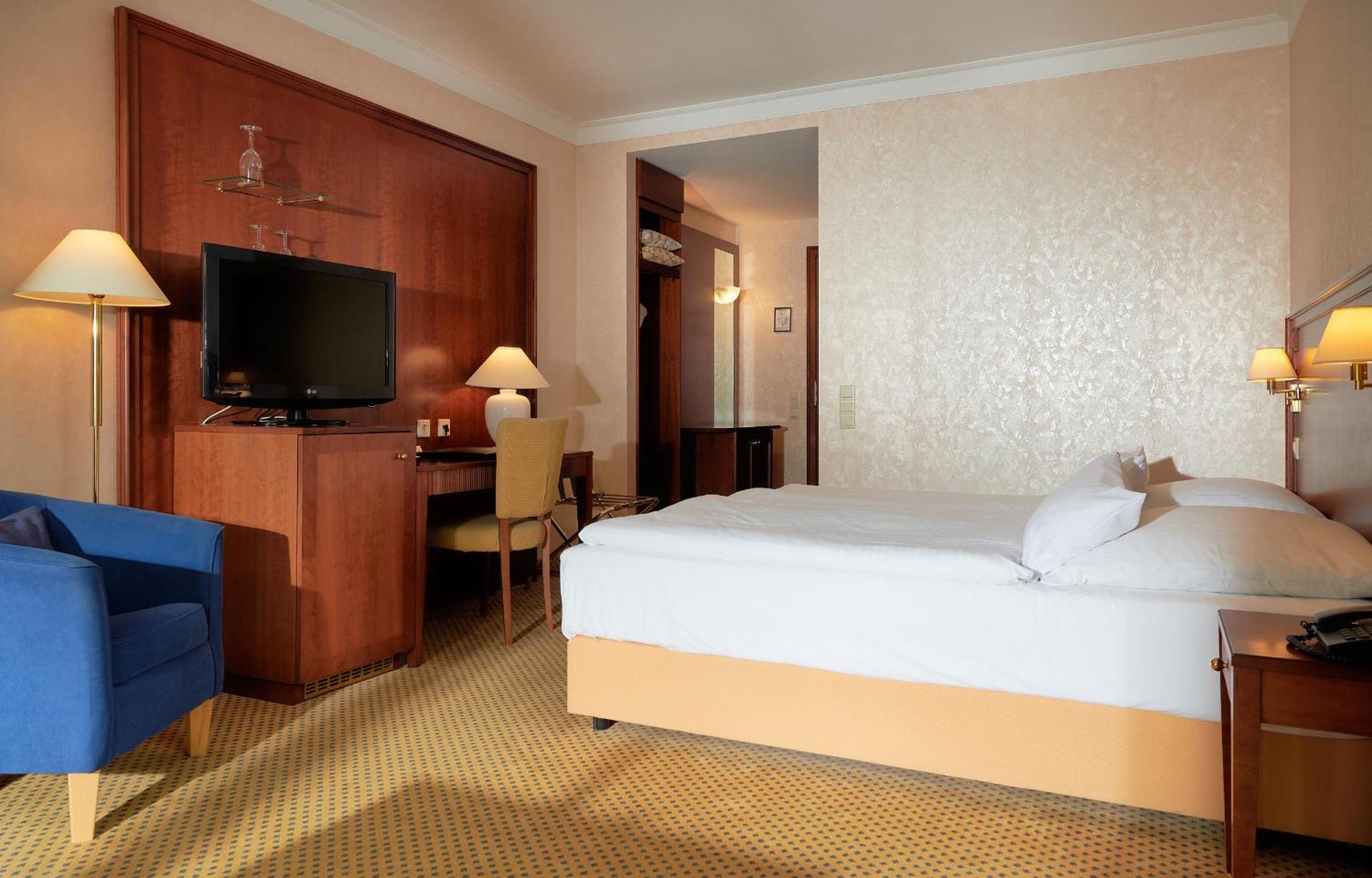 Grand Hotel Binz Luaran gambar A typical room at the hotel