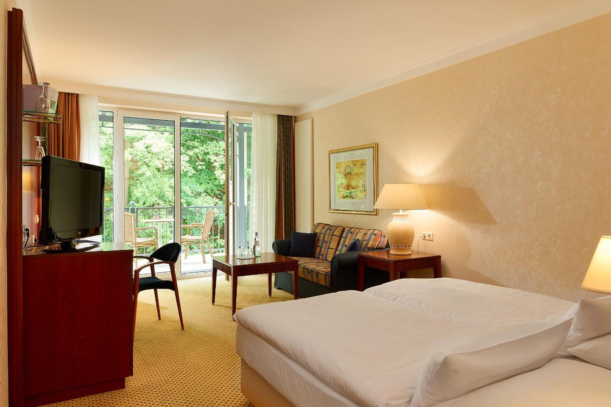 Grand Hotel Binz Luaran gambar A typical room at the Hotel de France