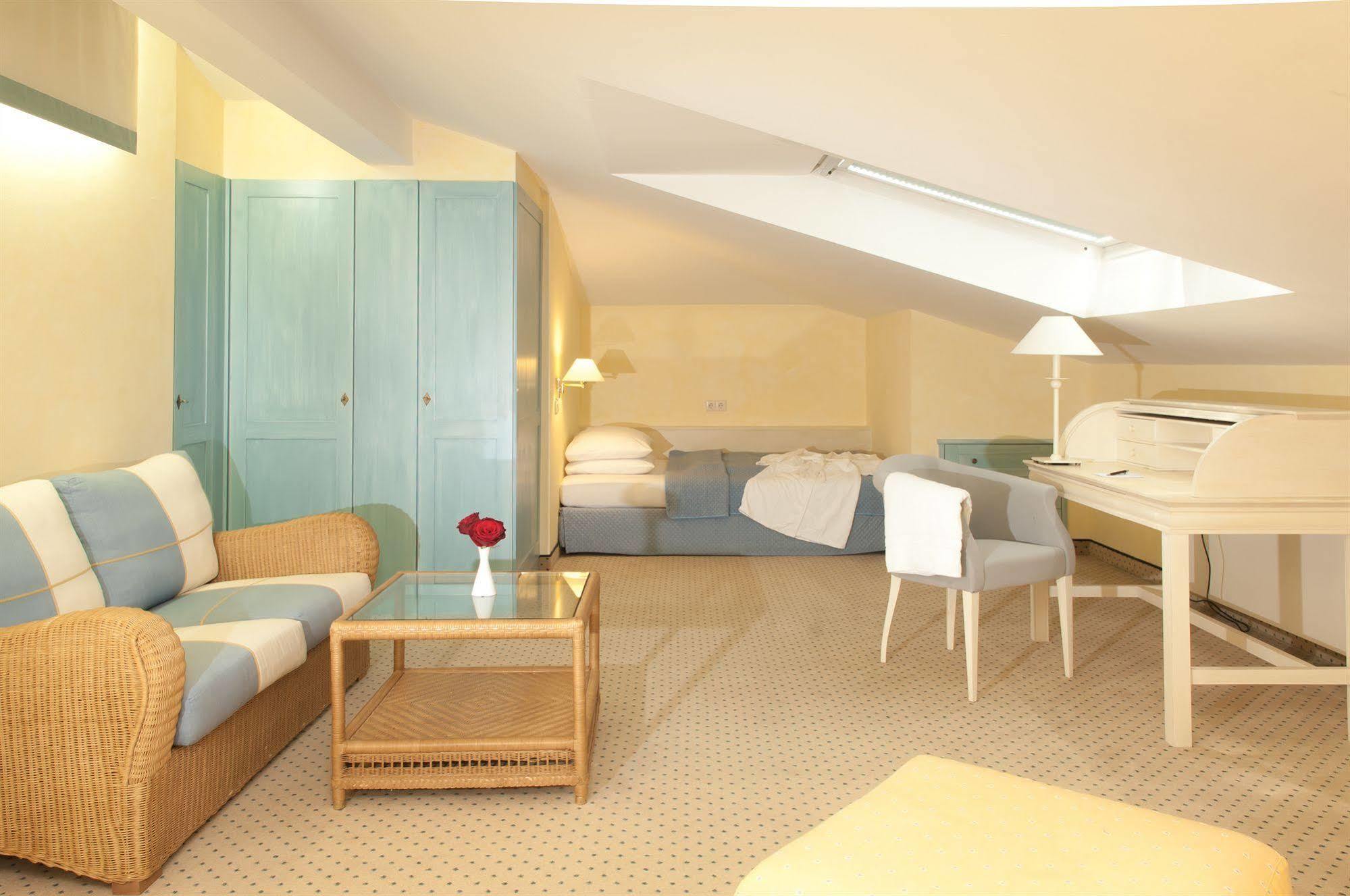 Grand Hotel Binz Luaran gambar A typical room at the hotel