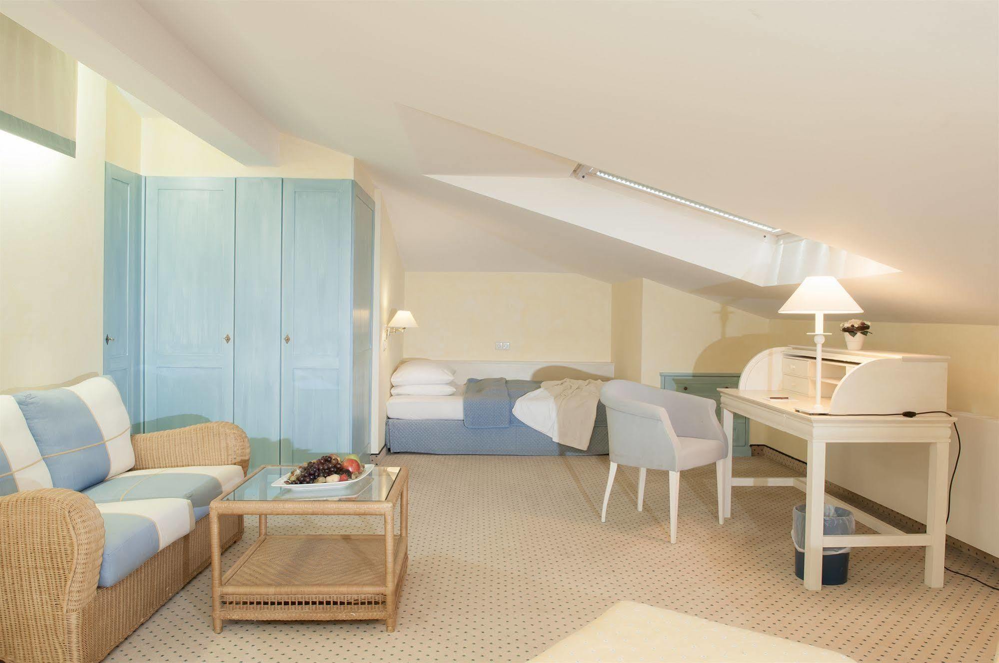 Grand Hotel Binz Luaran gambar A room at the Hotel Axelmannstein