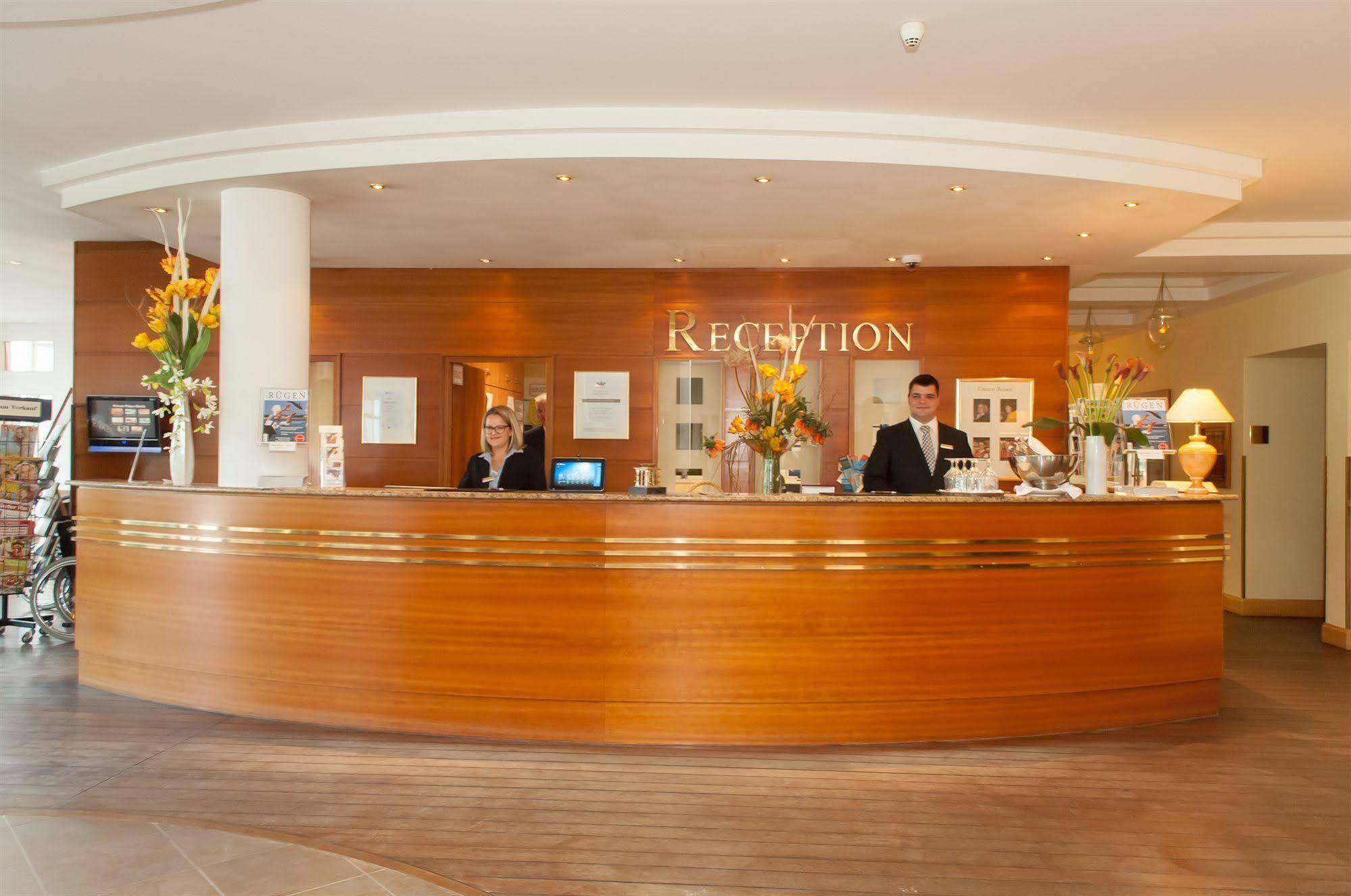 Grand Hotel Binz Luaran gambar Reception desk at a hotel