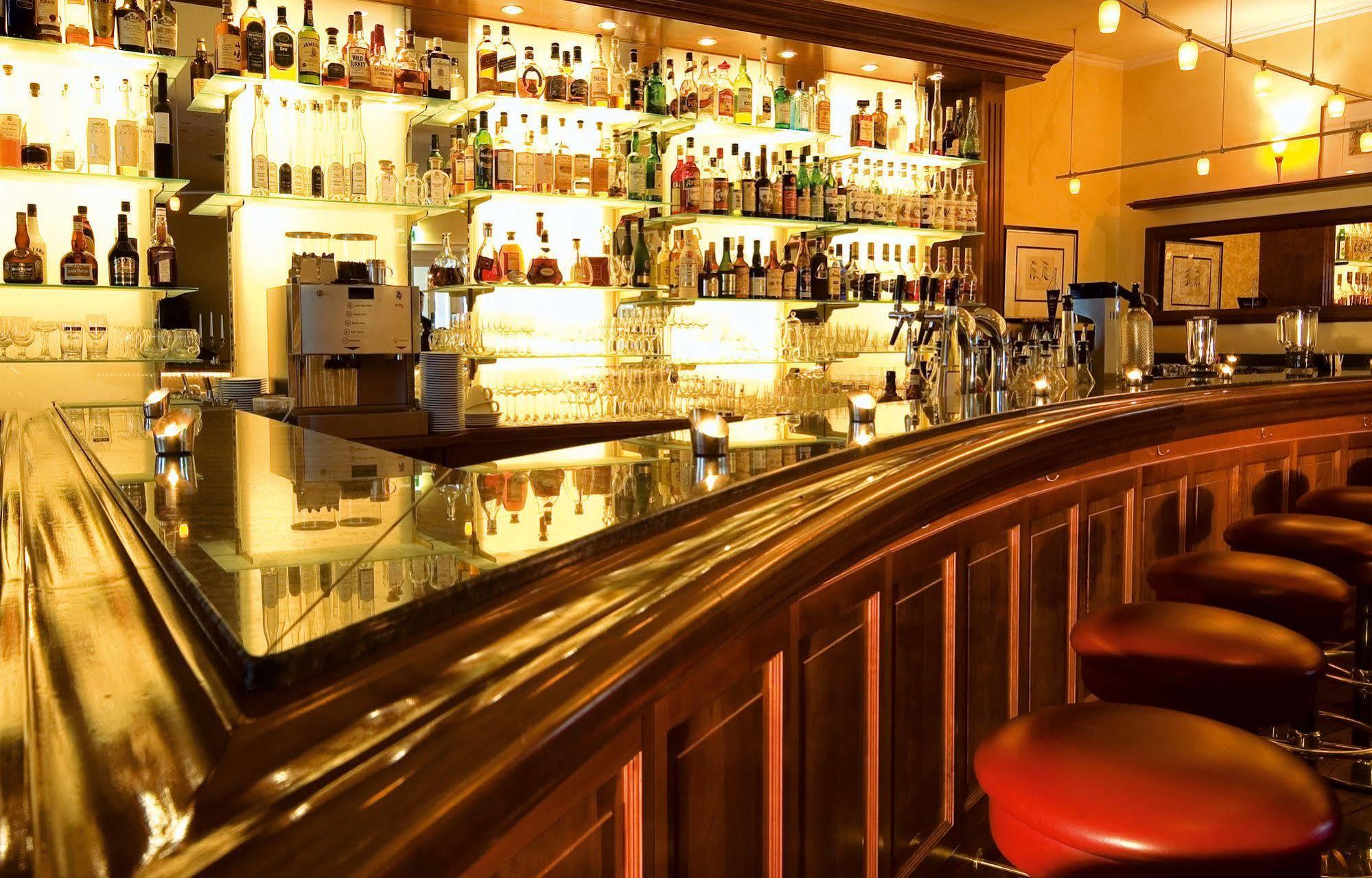Grand Hotel Binz Luaran gambar The bar at the 21 Club