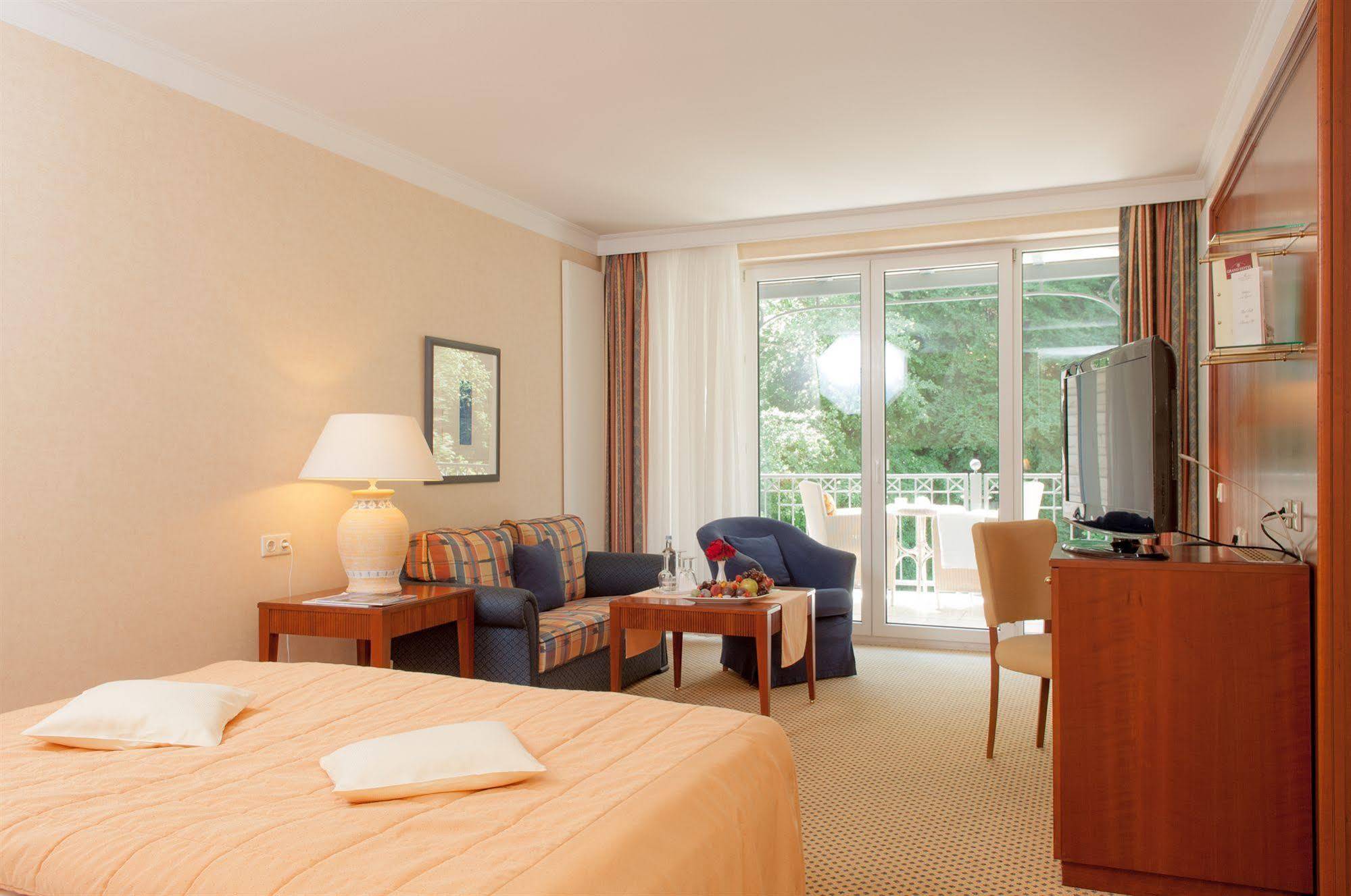 Grand Hotel Binz Luaran gambar A typical hotel room